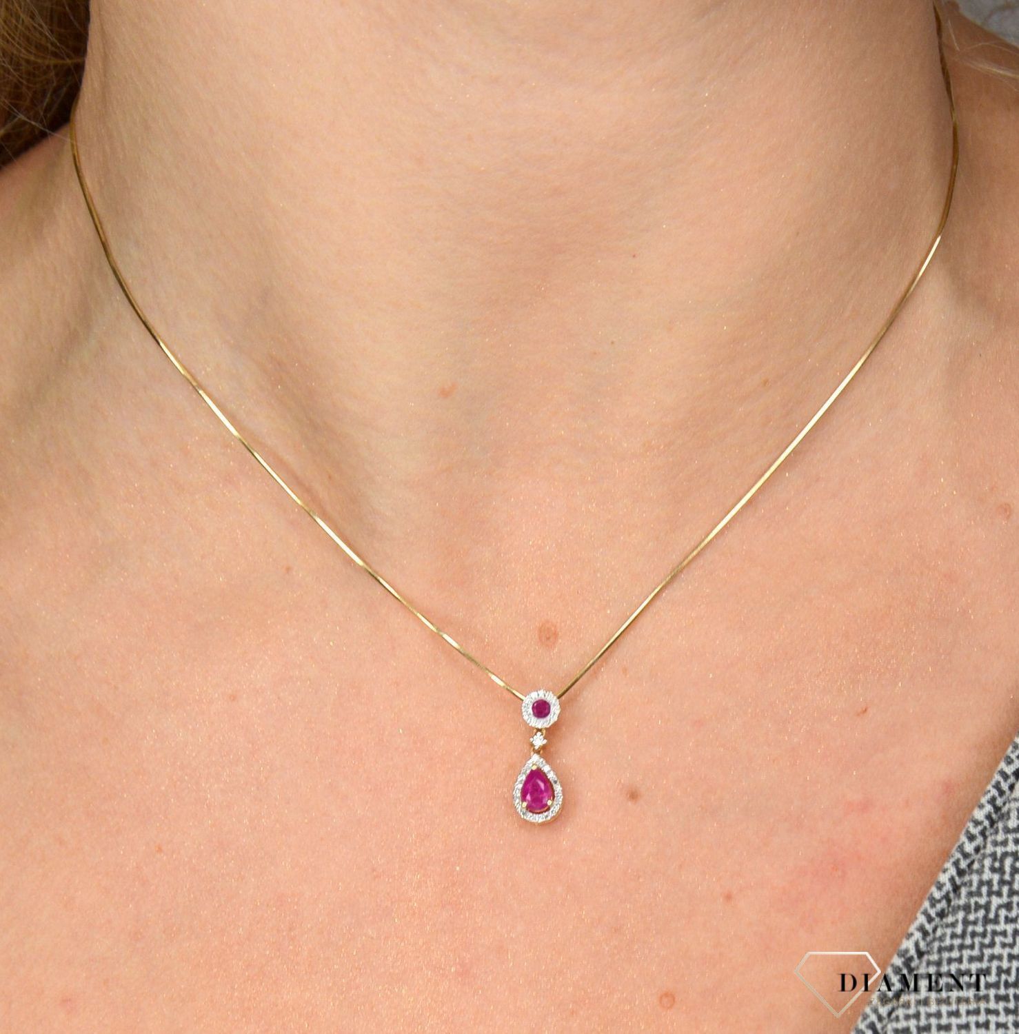 Zawieszka złota z rubinem i brylantami 0660027080 HSI..jpg